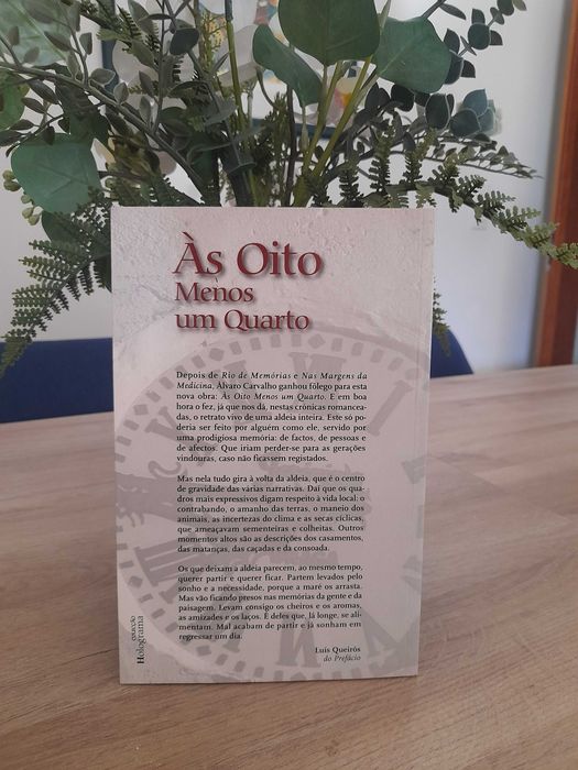 Às Oito Menos um Quarto