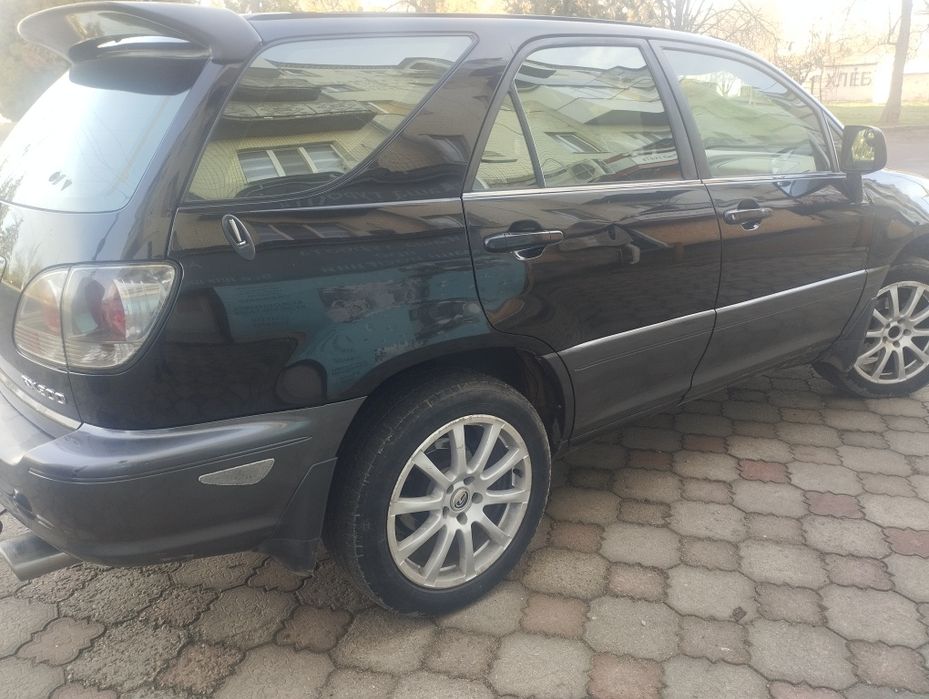 Лексус РХ 300 2000 року.