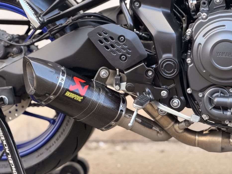 YAMAHA MT-07 2025, 35kW- Akrapovic Carbono!