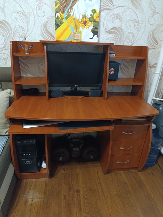 Продам компьютер з монітором,клавіатурою,мишкою.