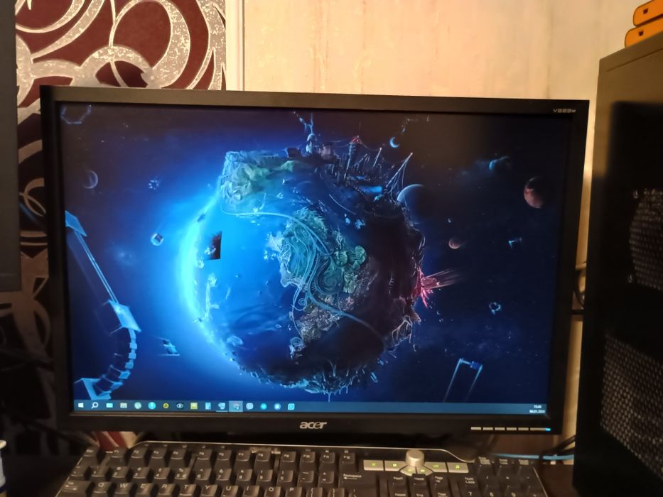 Acer V223w монітор