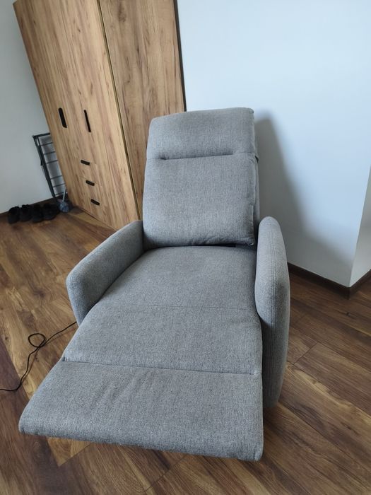 Fotel elektryczny z funkcją masażu