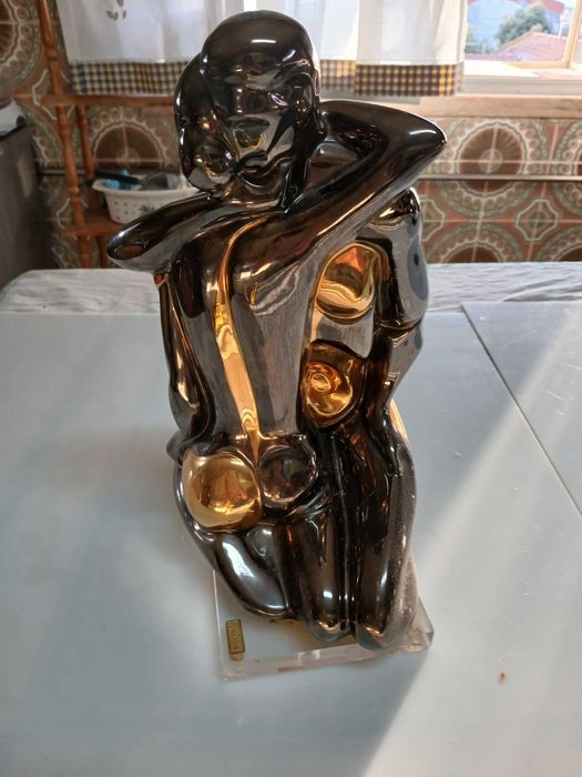 Estátua da marca GALOS