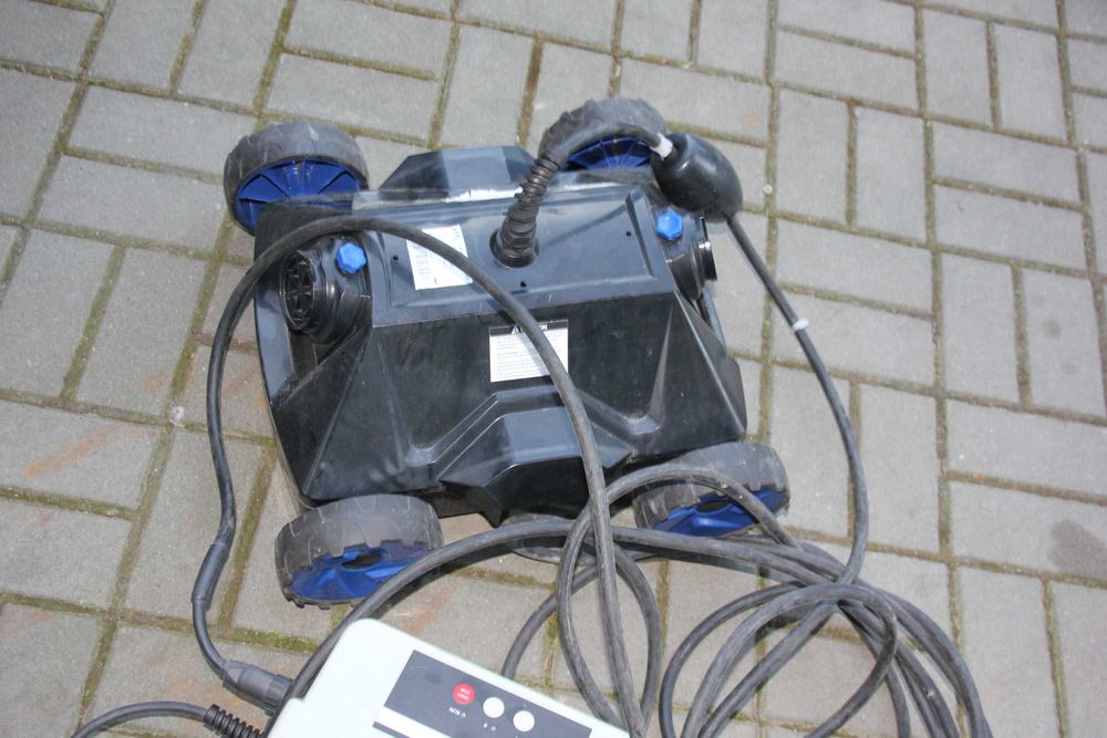 Automatyczny robot basenowy Sweeper 18000
