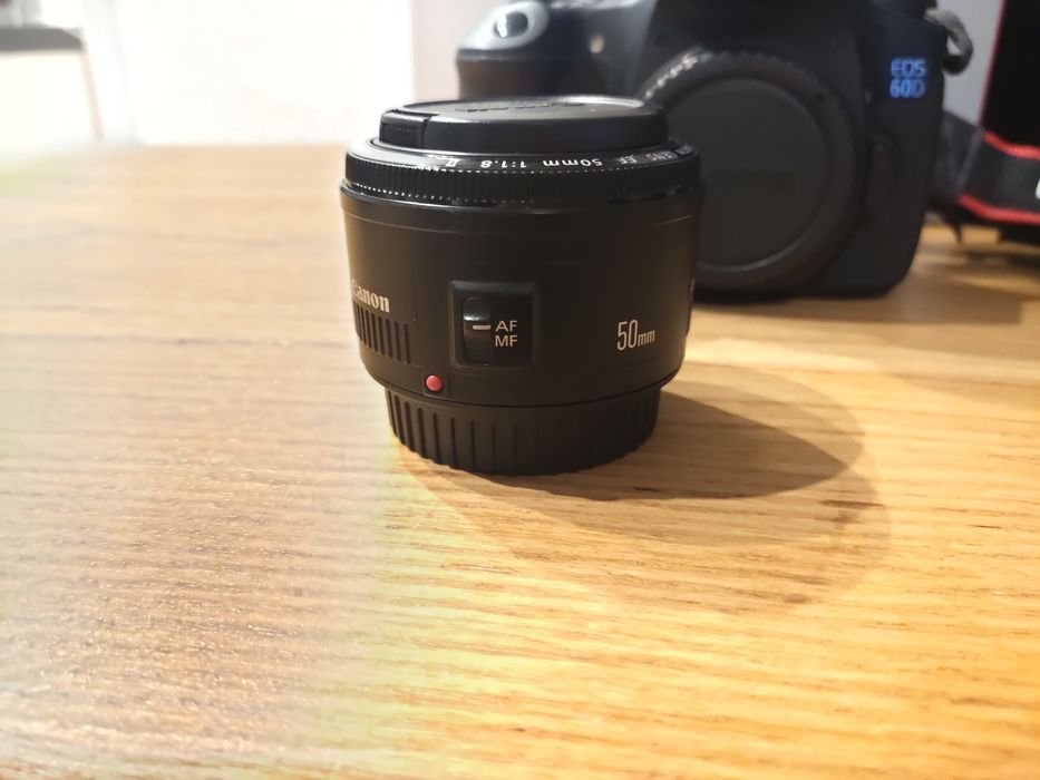 Canon EOS 60D, 2 obiektywy, lampa błyskowa, torba