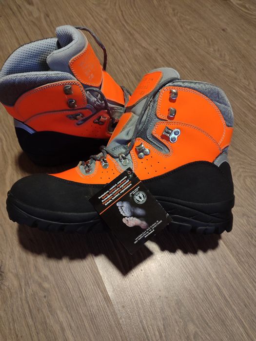 Шкіряні ботинки для туризму и роботи.