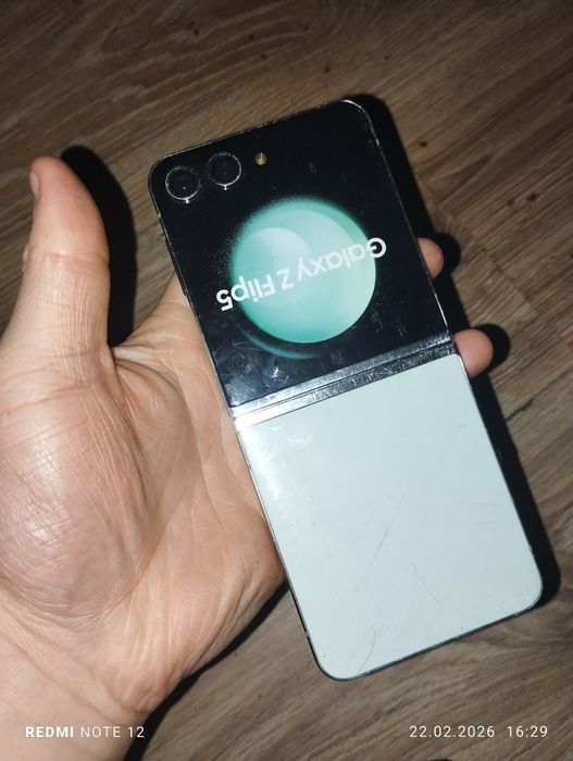 Atrapa Samsung Galaxy z flip 5