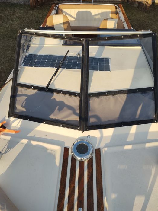 Sprzedam łódź kabinową motorową