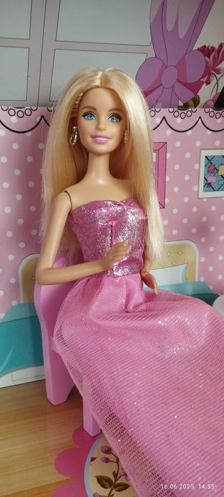 Drewniany domek dla lalek i Barbie z akcesoriami