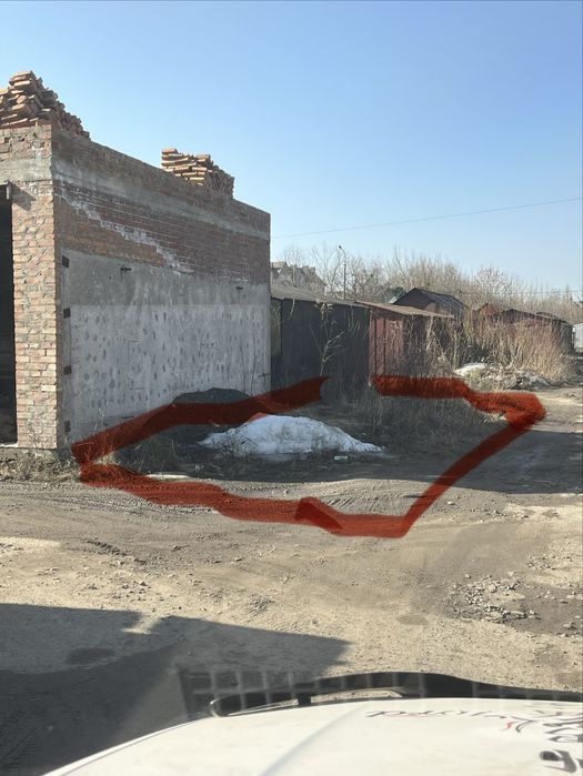 Продам місце на два гаража