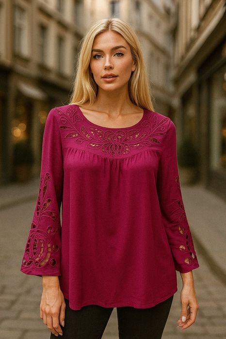 Блузка ришелье + черная кожаная юбка