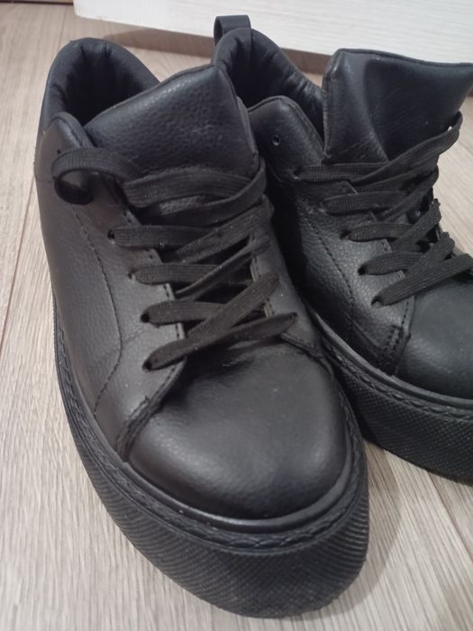 Жіночі кросівки gollmony 39