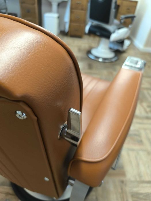 Cadeiras barbeiro TAKARA BELMONT semi-novas