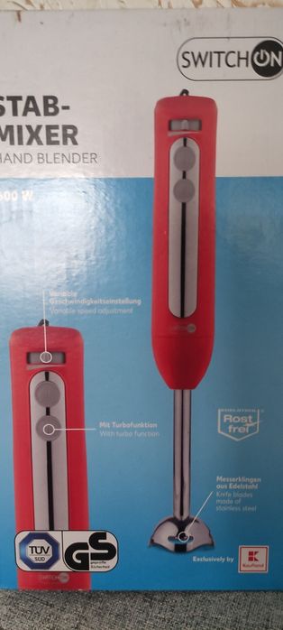 Blender ręczny czerwony.