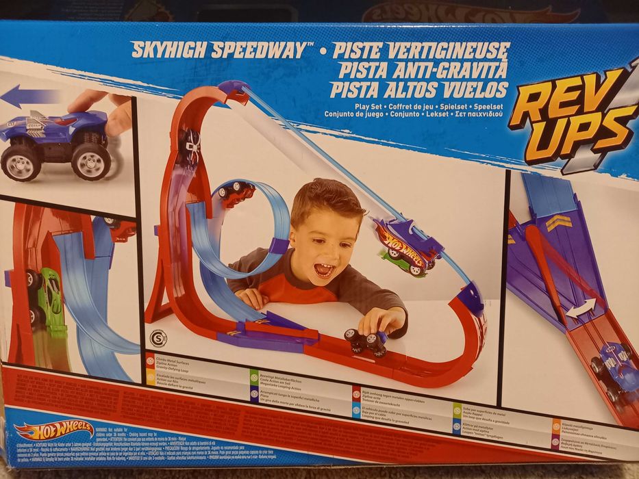 Tor z pętlą Mattel, Hot wheels Sky High speedway