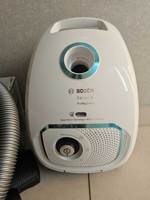 Aspirador com Saco Bosch Serie 4 ProHygienic