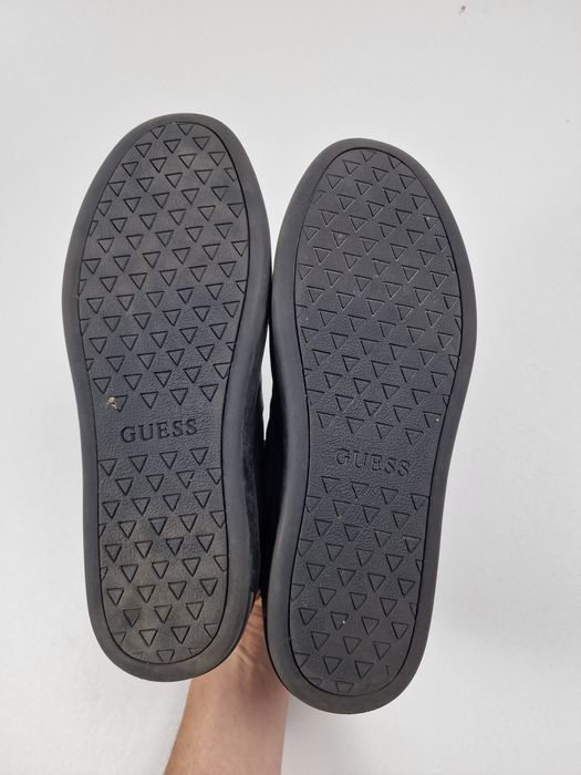 Мужские черные кожаные Guess
Guess 27.