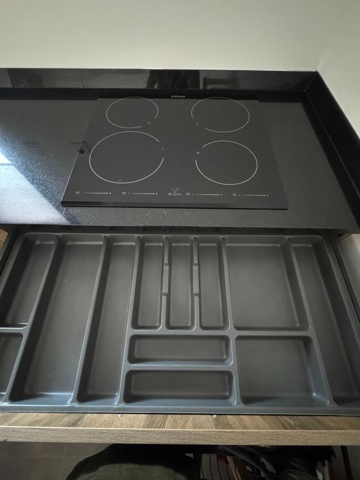 Cozinha completa + placa + mesa + lava-loiça e torneira