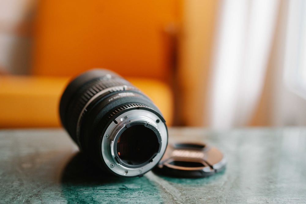 Nikon AF DC-Nikkor 105mm f/2.0 Defocus Control