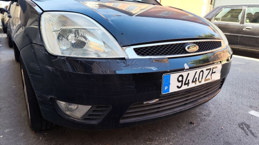 Ford Fiesta 2004  Gasolina  avariado foto 4