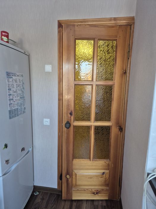 Двері деревяні .