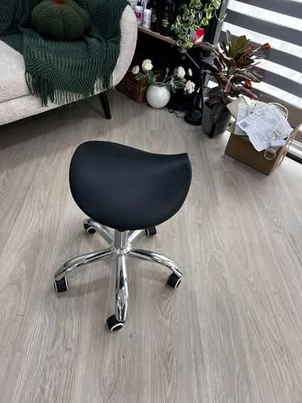 Продам крісло ,стільчик.