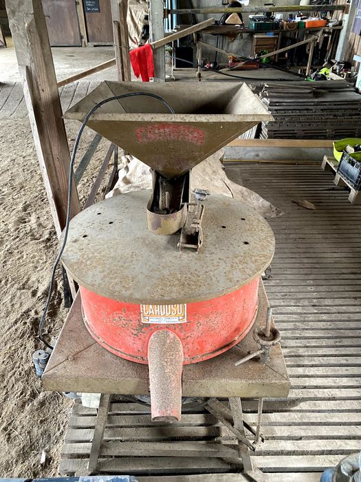 Moinho elétrico - bom estado