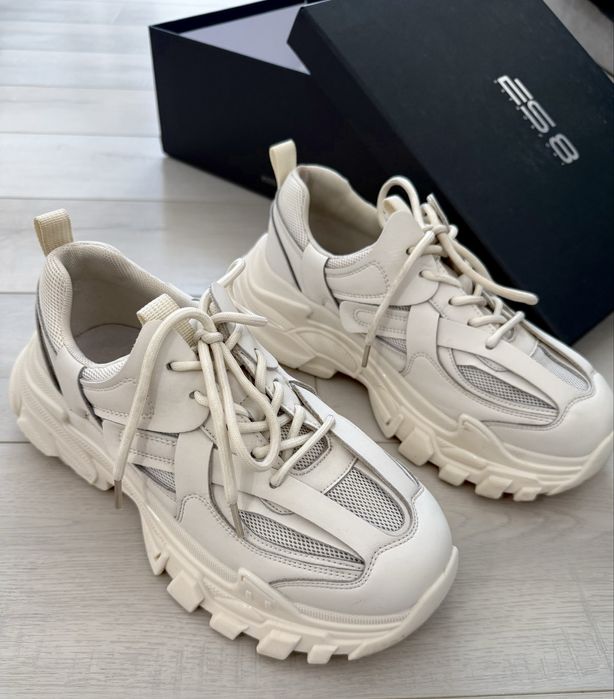 Кросівки шкіряні Estro eu 38 (маломірять)