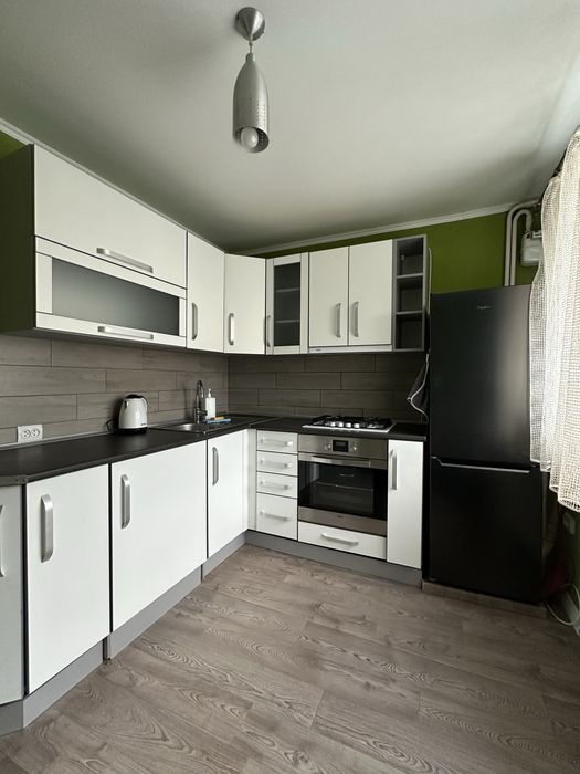 Погодинно,подобово,різні райони. 8 спальних місць