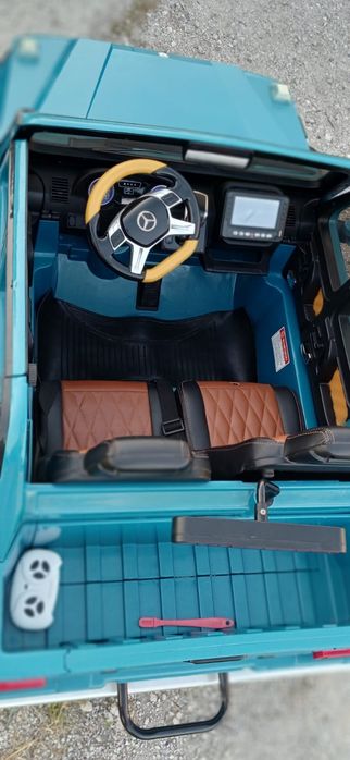 Дитячий електромобіль