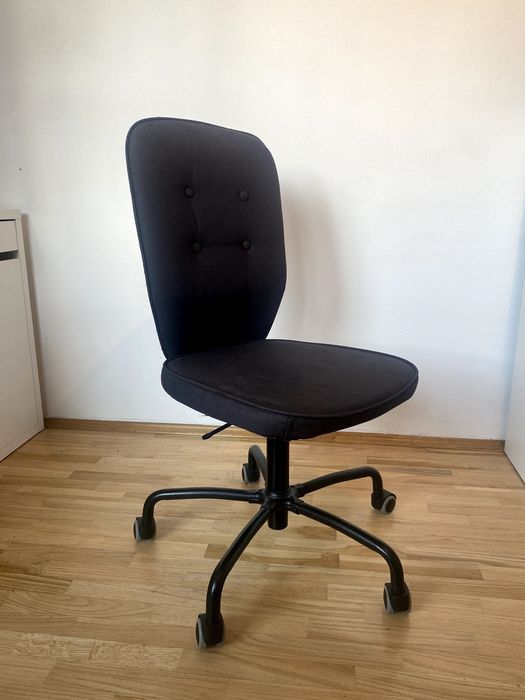 Czarne krzesło do biurka IKEA