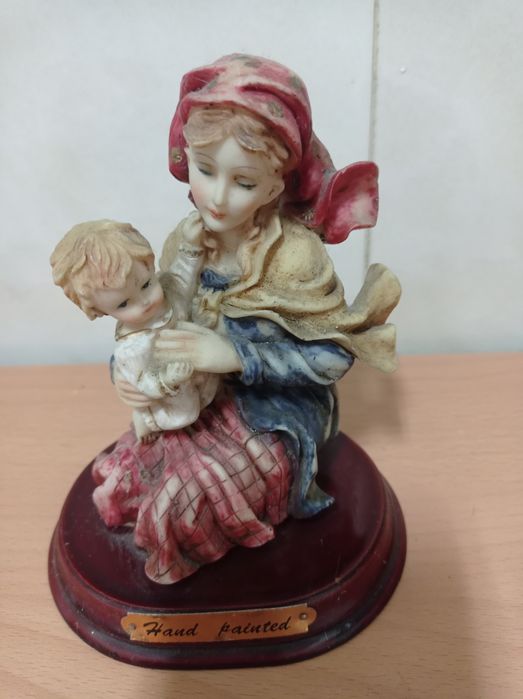 Várias estatuetas marfinite