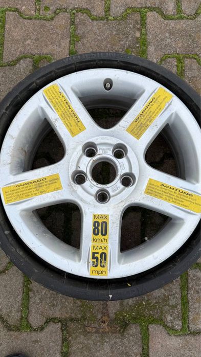 оригінальна докатка Audi з шиною Vredestein, на легкосплавному диску з п’ятьма отворами.