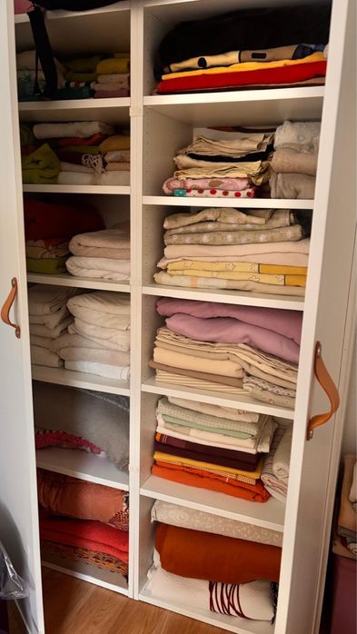 Roupeiro 2 portas com prateleiras