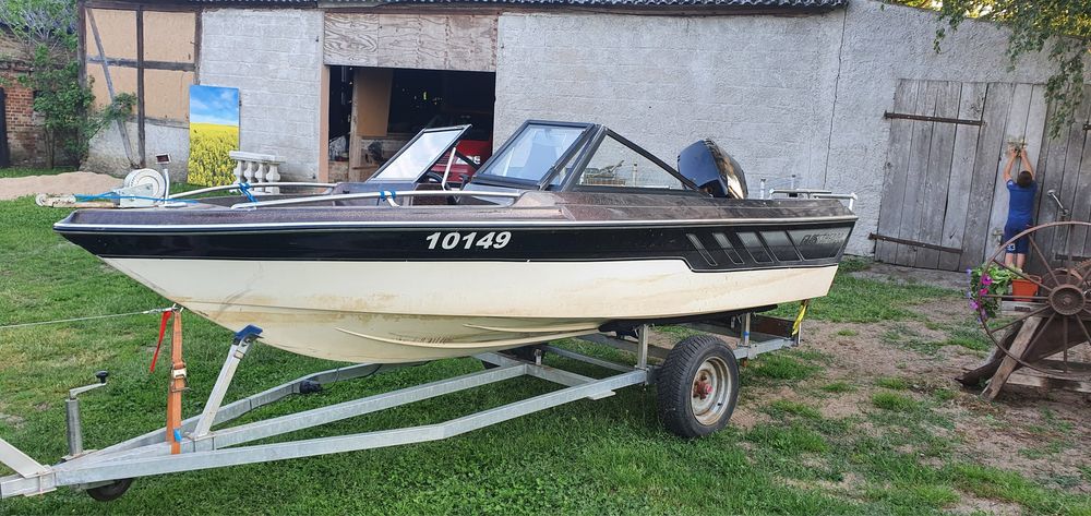 Łódka Łódz z silnikiem 60KM z trimem do negocjaci