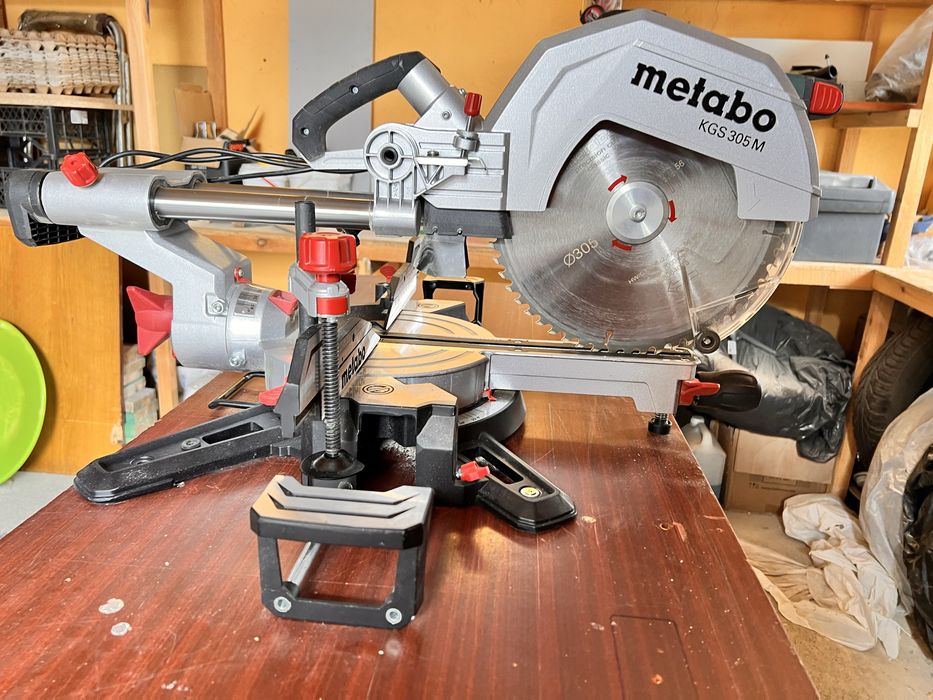 Пила торцювальна Metabo KGS 305 M
