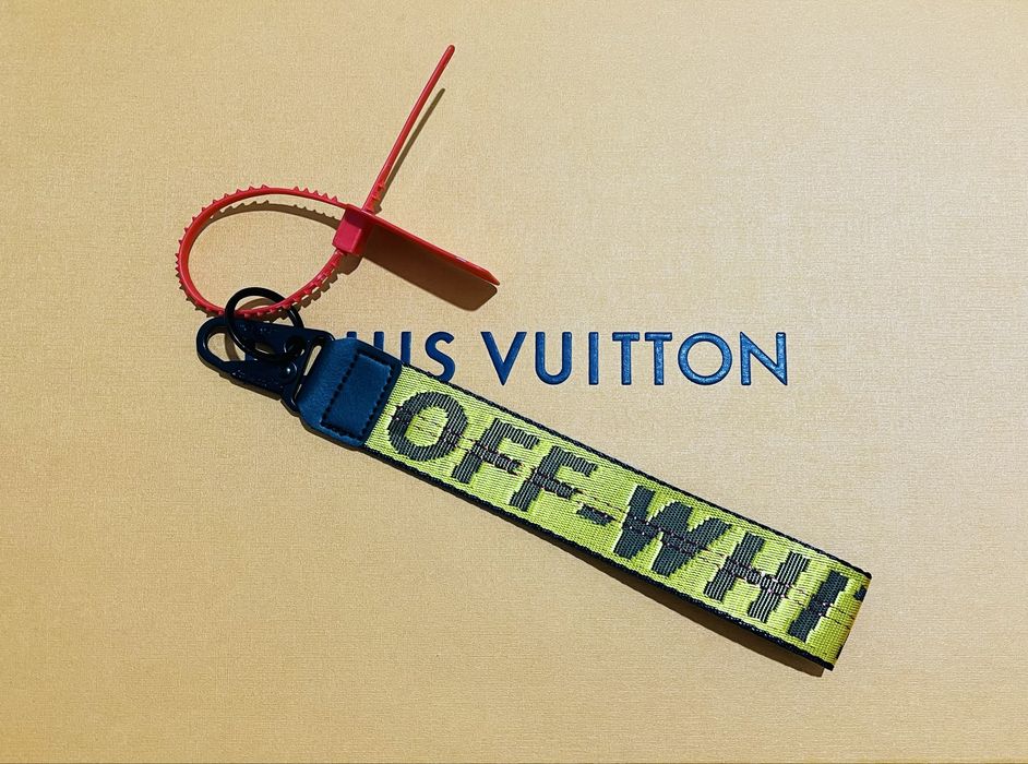 Off white krótka smycz do kluczy