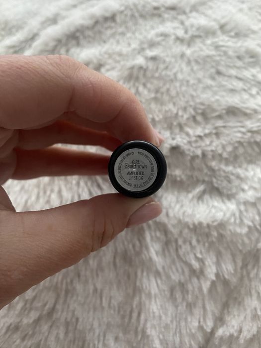 MAC Girl about town szminka pomadka do ust