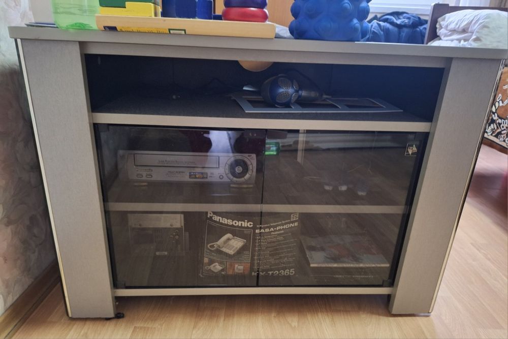 Продам тумбу под телевизор