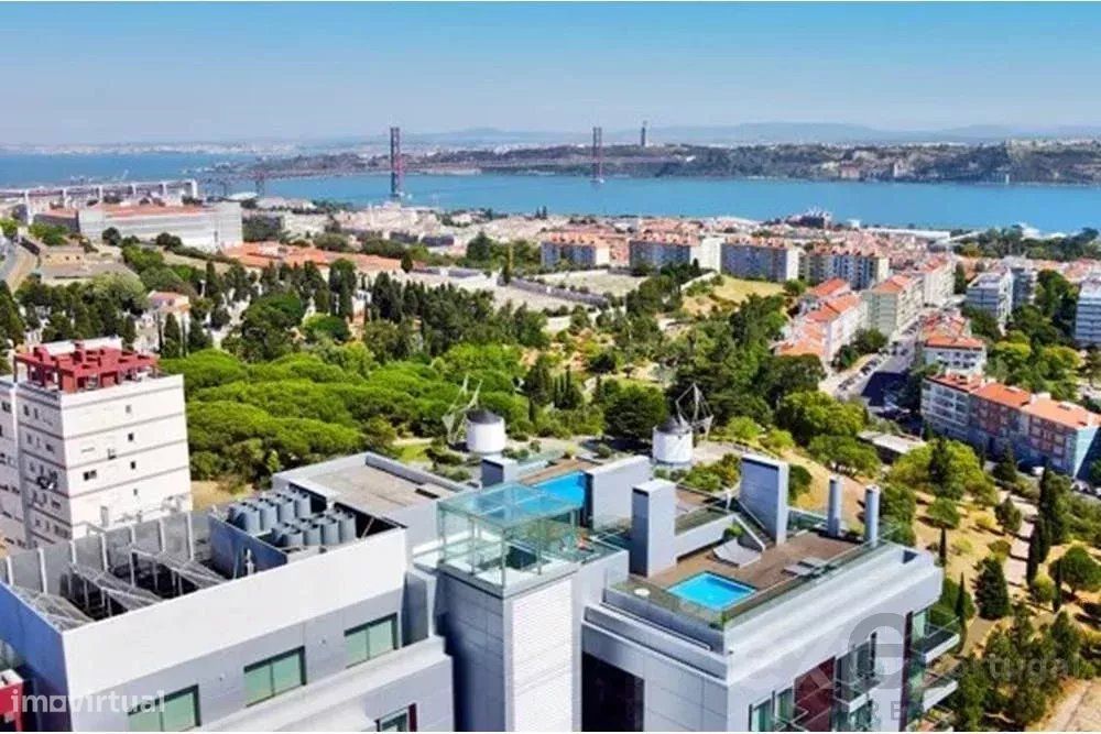 Fantástico apartamento T4 no edifício Sky Restelo
