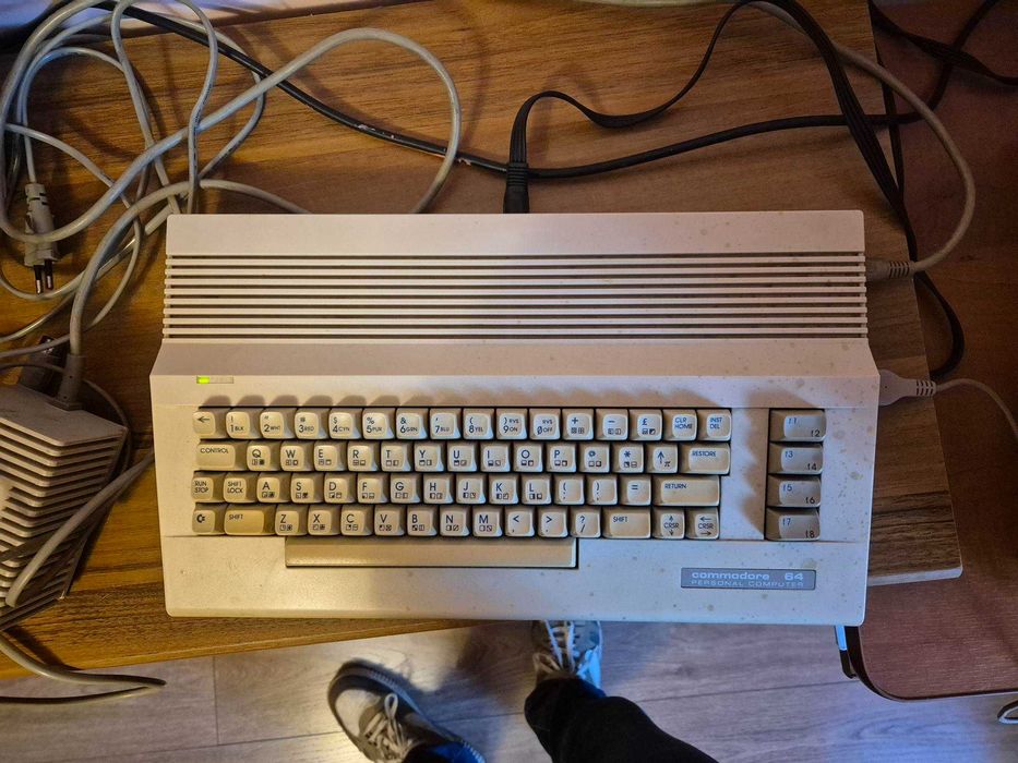 Commodore 64 z akcesoriami
