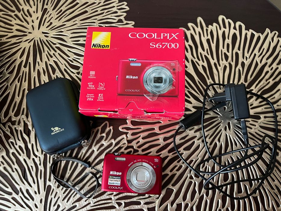 Цифровой фотоаппарат Nikon COOLPIX S6700
