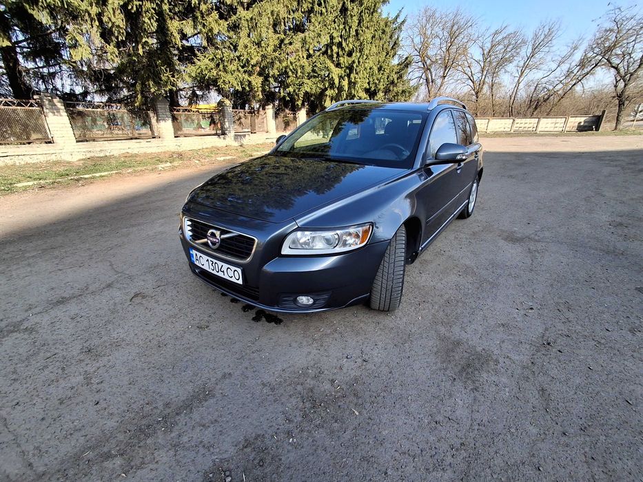 Продам volvo v50 2011року