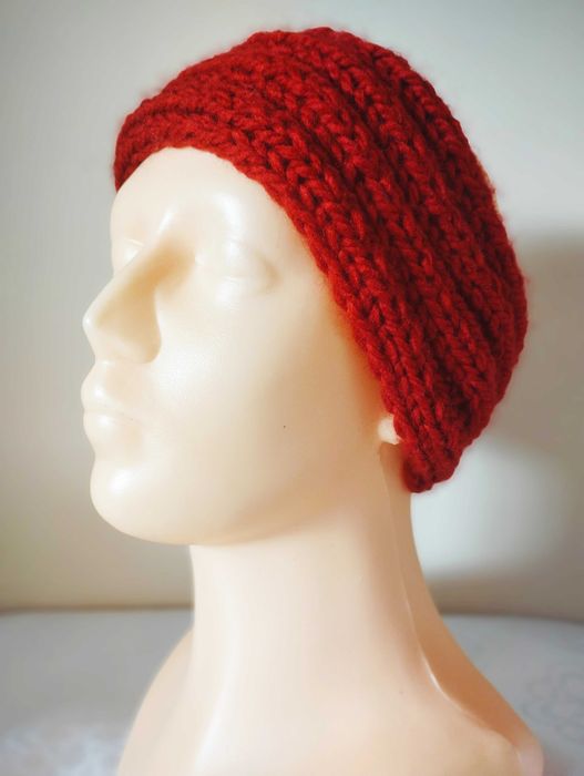 Czerwona opaska na głowę