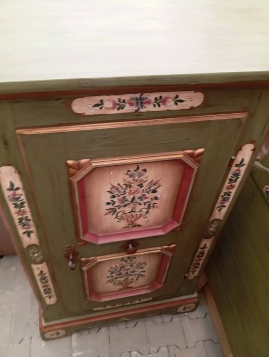 Komoda  kredens Voglauer  w stylu rustykalnym