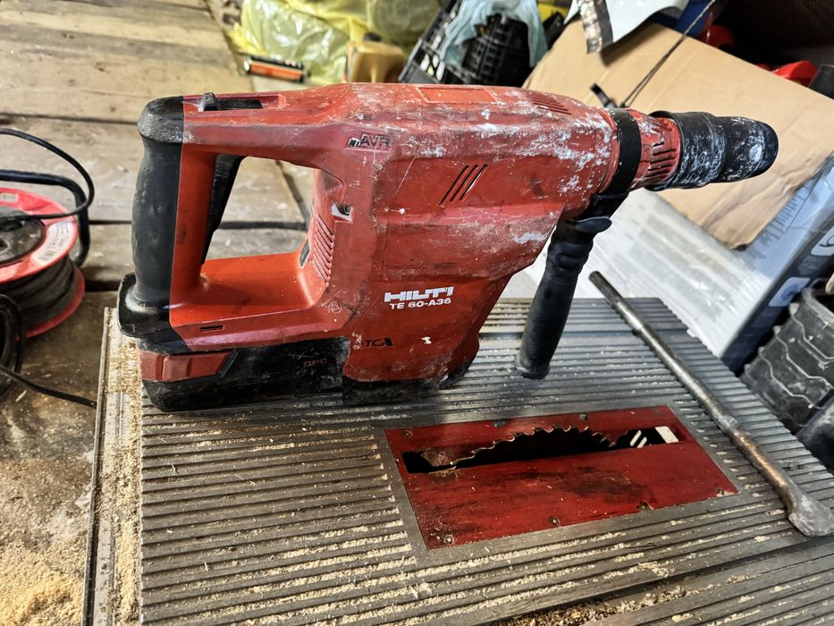 Młot wiercąco-kujący HILTI