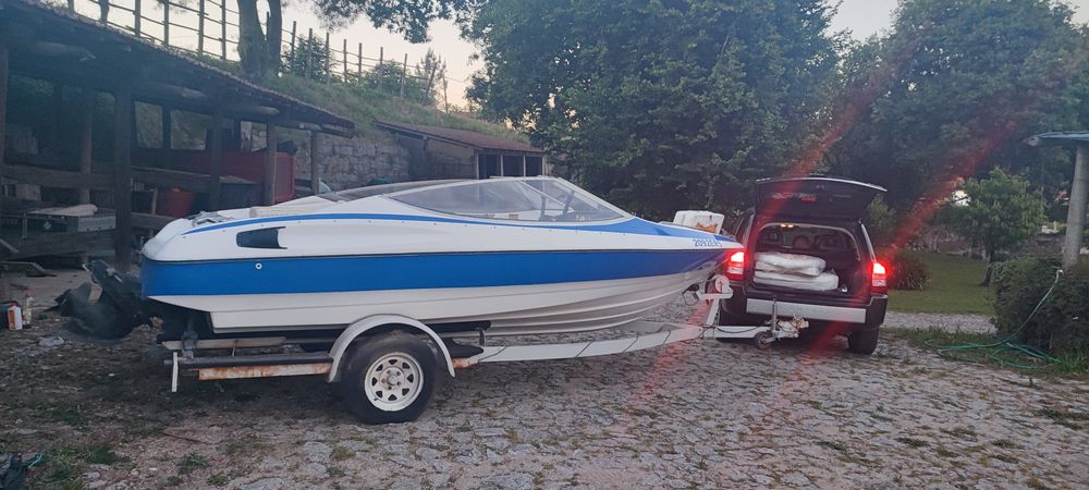 Lancha Bayliner Capri