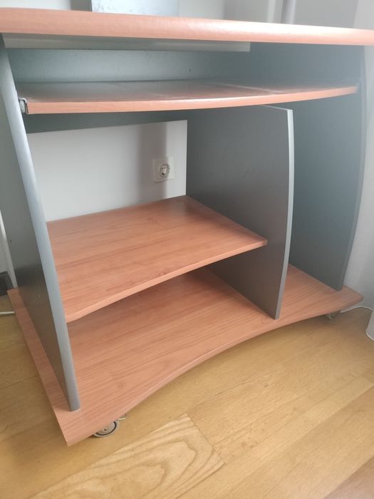 Secretária de escritório para computador