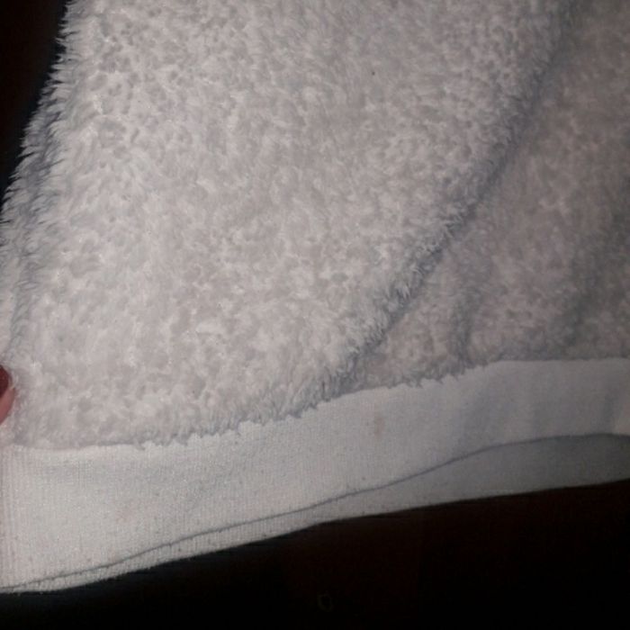 Біла тепла кофта