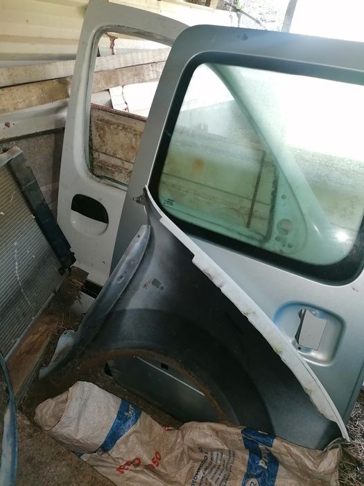 Portas esquerdas  Capô